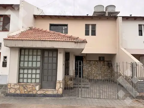 VENTA CASA 3 DORMITORIOS + LOCAL COMERCIAL - NEUQUÉN