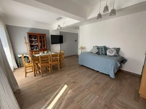 Monoambiente luminoso con balcón corrido en venta en Parque Chas