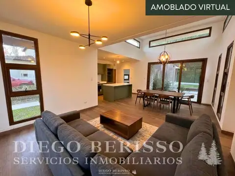 Casa en Venta con 2 cocheras