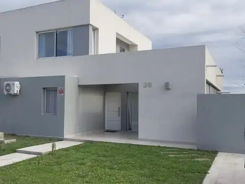 Casas Del Este 100