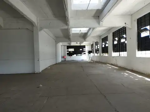 Depósito - Jose León Suarez 264 M2