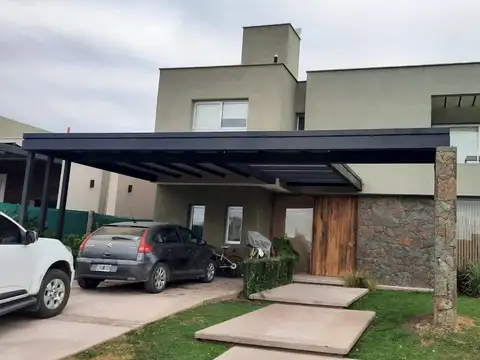 Vendo Casa en Barrio Las Cortaderas II