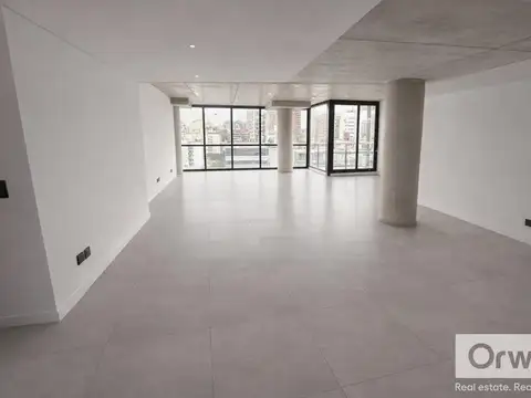 Oficina en Venta o Alquiler en el mejor edificio de Belgrano. Seguridad 24 hs