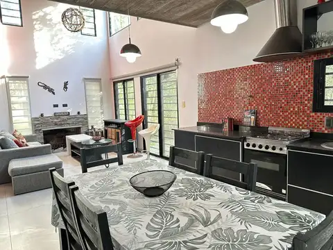 CASA CON AMPLIO PATIO COSTA DEL ESTE VENTA