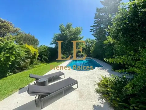 Casa en Venta con 3 cocheras