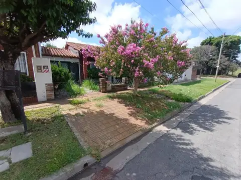 Casa 5 ambientes con 1 baño
