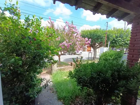 Casa/ Chalet 5 ambientes con patio y jardin ,Hurlingham