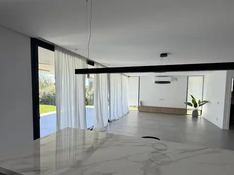 Casa al algo en alquiler anual barrio Vistas Puertos Escobar