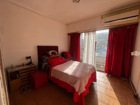Depto Tipo Casa 4 ambientes con 2 baños
