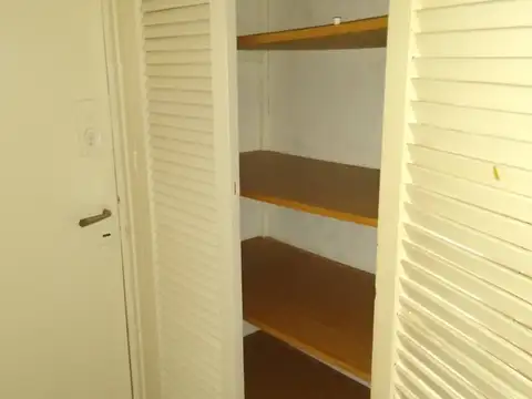 2 ambientes en Caballito. Muy buen estado.