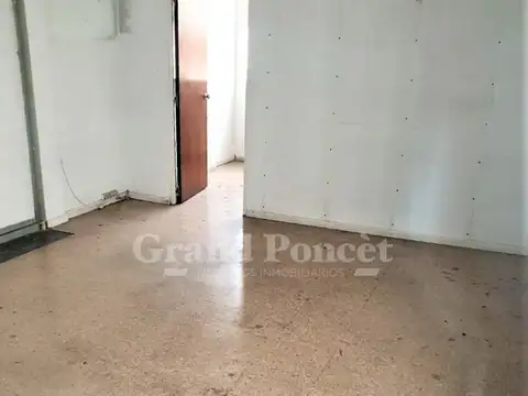 Venta Oficina con Recepción a Reciclar
