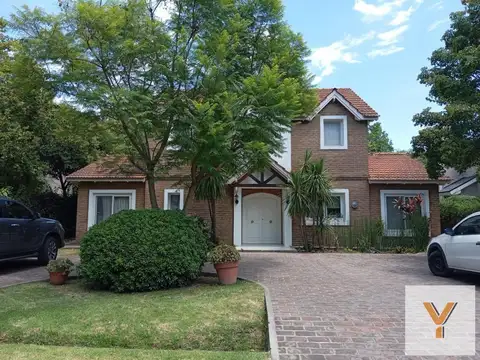 Casa en venta - 5 Dormitorios 2 Baños - 820Mts2 - Pilar