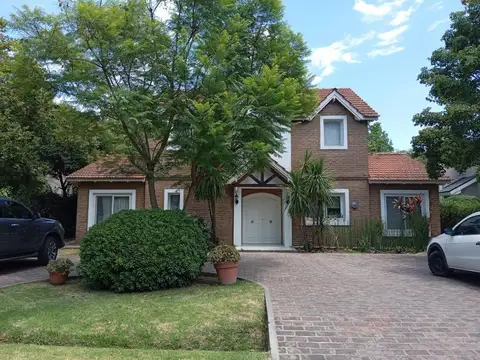 Casa en venta - 5 Dormitorios 2 Baños - 820Mts2 - Pilar