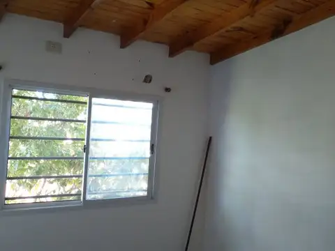 Casa 2 ambientes con 1 baño
