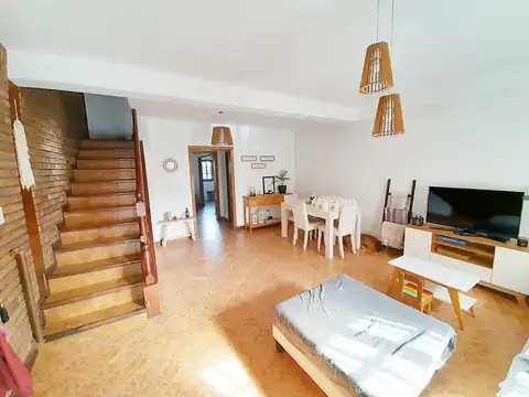 Casa 4 ambientes con 2 baños