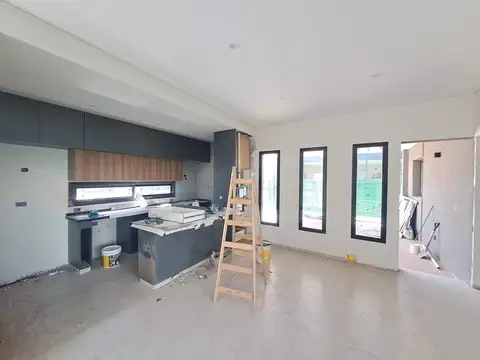 Casa 5 ambientes con 3 baños