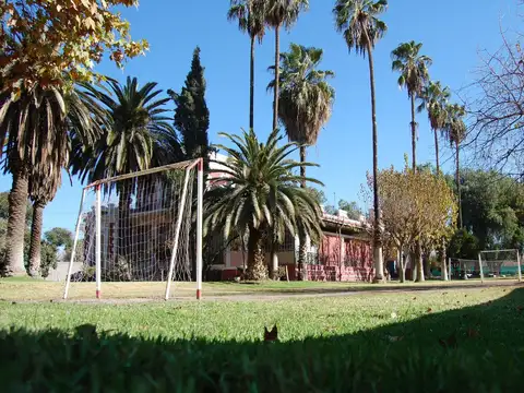 Casa en Venta con 5 cocheras