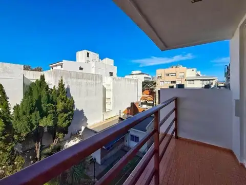 Departamento 2 amb. con balcón - Sarmiento y Garay