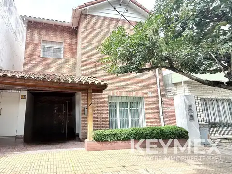 VENTA CASA 4 AMBIENTES CARAPACHAY, CON JARDIN Y ASCENSOR, APTA CREDITO 