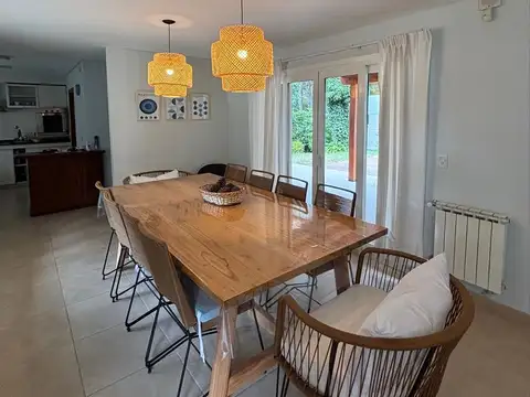 Casa en Venta con 3 cocheras