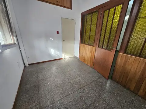 ALQUILER CASA 3 AMBIENTES CON PATIO QUILMES
