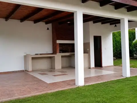 Casa 5 ambientes con 3 baños