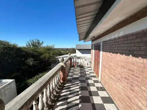 VENTA CASA 3 DORM CON PILETA EN VILLA LOS AROMOS