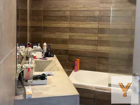 Casa en venta - 4 Dormitorios 4 Baños - 1.400Mts2 - Longchamps
