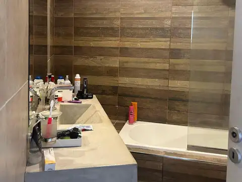 Casa en venta - 4 Dormitorios 4 Baños - 1.400Mts2 - Longchamps