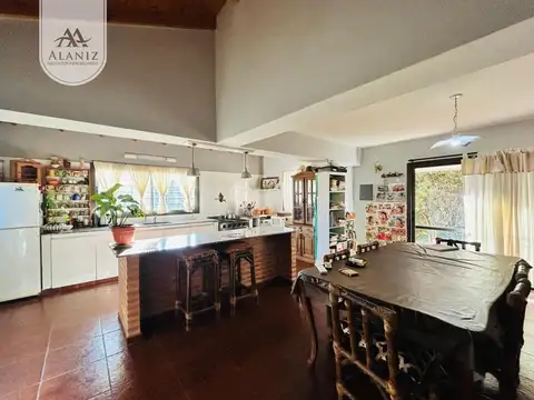 Casa 4 ambientes con 2 baños