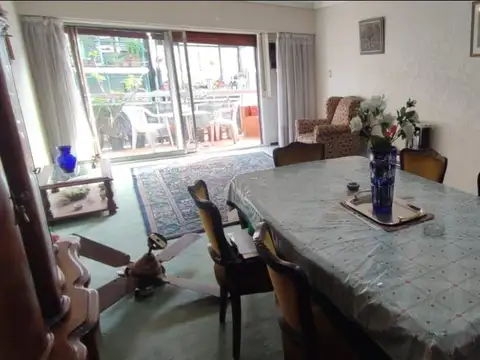 4 AMB  SEMIPISO AL FRENTE  C/BALCÓN, COCINA COMEDOR  Y 2 BAÑOS. "C/COCHERA ". ENTRADA PRINCIPAL Y DE SERVICIO. 7mo PISO.  MUY LUMINOSO. EXCELENTE UBI