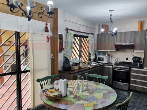 Casa 3 ambientes con 2 baños