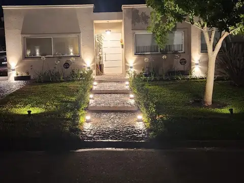 Casa en Alquiler Temporal en Pilar del Este - Santa Guadalupe, USD 3.700