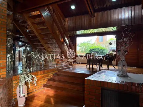 Casa en Venta con 5 cocheras