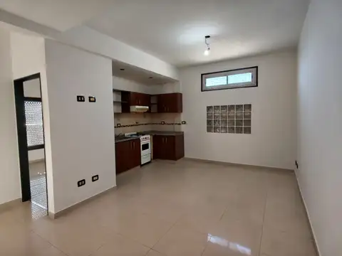 Int Carrere 700, Piso 1