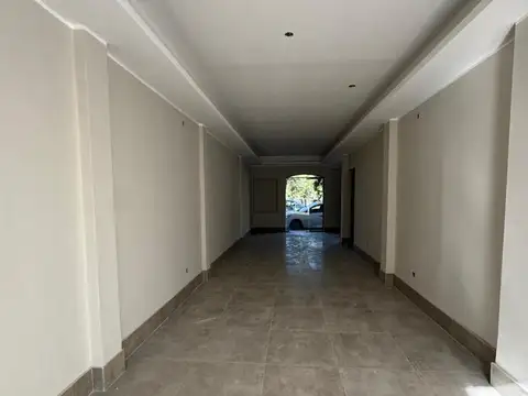 Oficina 8 ambientes con 5 baños