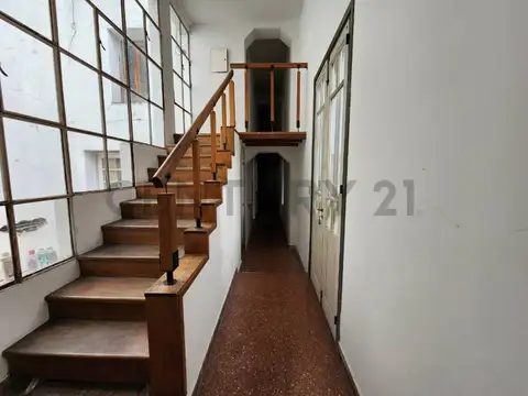 Casa 6 ambientes con 2 baños