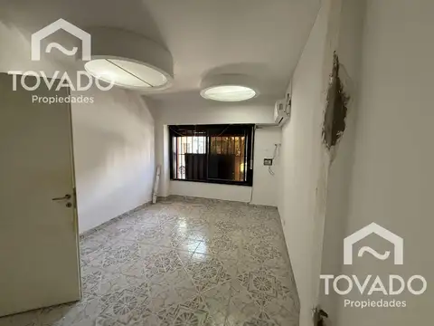 PH ideal para refaccionar de 5 Ambientes con Terraza y Parrilla en Flores