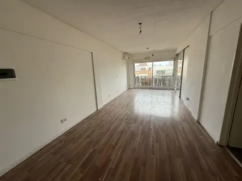 HERMOSO MONOAMBIENTE CONTRAFRENTE CON BALCON  - VISTA ABIERTA - APTO PROFESIONAL