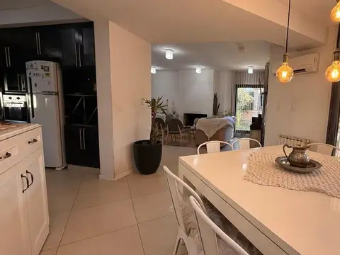 Casa 7 ambientes con 4 baños