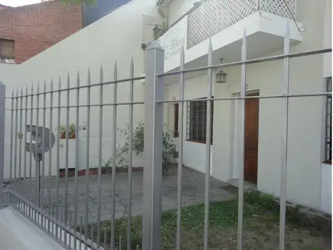 Caseros 100