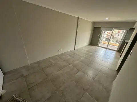 Lobos 100, Piso 1