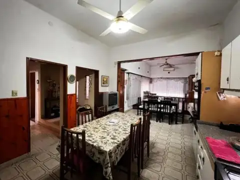 Coronel Brandsen e/ Delia y Oro