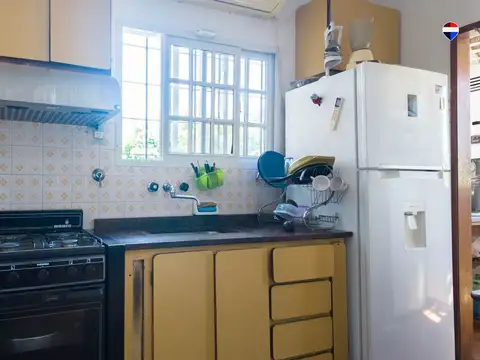 VENTA CASA CON COCHERA CRUCECITA