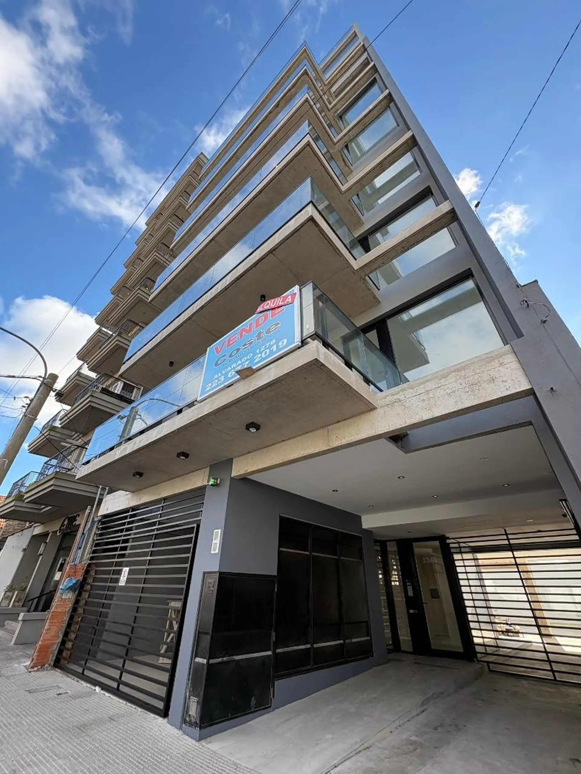 Departamento 2 ambientes a la calle con terraza - A estrenar