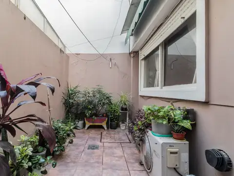 2 Ambientes en Planta Baja con Patio. Caballito