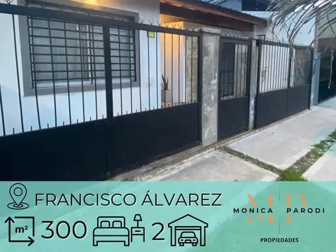 CASA EN VENTA EN FRANCISCO ÁLVAREZ – 2 DORMITORIOS, GARAGE Y JARDÍN