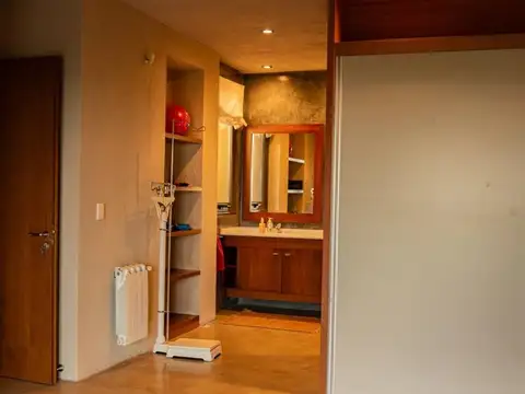 Casa en Venta con 6 cocheras