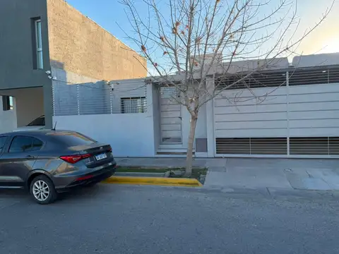 Casa en b° boulevares punta de rieles, rivadavia.