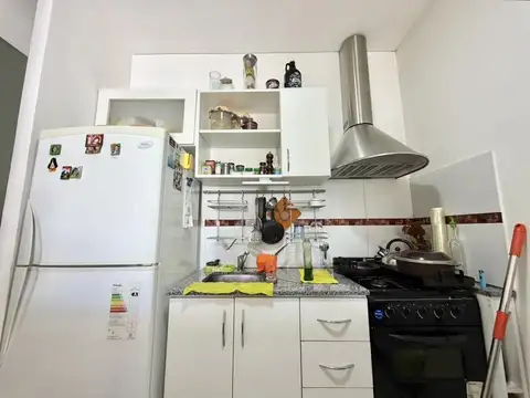 Departamento 2 ambientes con cochera en muy buen estado